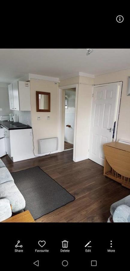 2 Bedroom Near The Brading